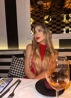 Kim - escort in London Photo 2 of 2