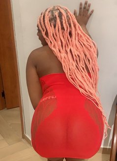 Kim - escort in Cairo Photo 1 of 4