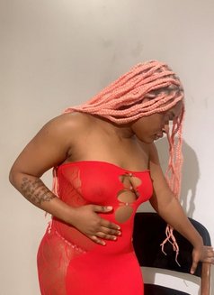 Kim - escort in Cairo Photo 2 of 4