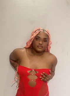 Kim - escort in Cairo Photo 3 of 4