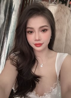 Kim - masseuse in Dubai Photo 1 of 9