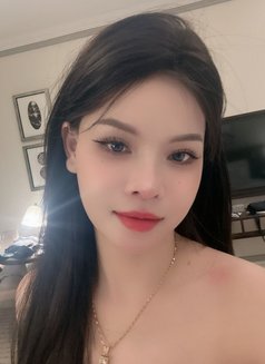 Kim - masseuse in Dubai Photo 2 of 9