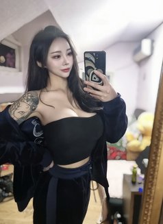 Kim - escort in Taipei Photo 5 of 7