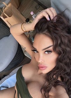 Kim - puta in Riyadh Photo 6 of 6