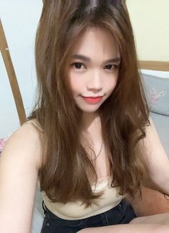 Kim - escort in Singapore Photo 1 of 5