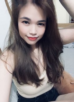 Kim - escort in Singapore Photo 2 of 5