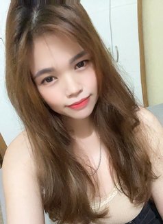 Kim - escort in Singapore Photo 3 of 5