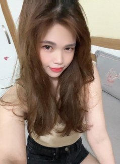 Kim - escort in Singapore Photo 4 of 5