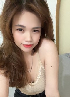 Kim - escort in Singapore Photo 5 of 5