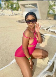 Kim - escort in Accra Photo 1 of 3