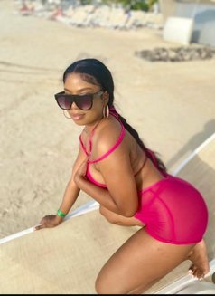 Kim - escort in Accra Photo 2 of 3