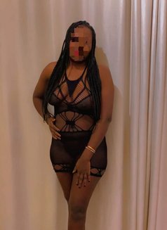 Kimberly - escort in Cairo Photo 2 of 5