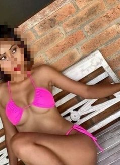 Kimberly - escort in Bali Photo 2 of 5