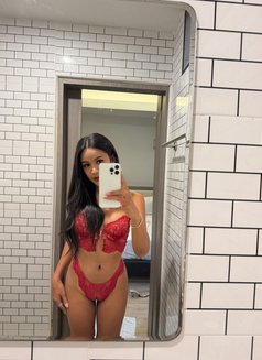 Kimberly - escort in Bangkok Photo 9 of 10