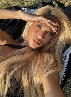 Kimberly - Transsexual escort in Phuket Photo 1 of 7