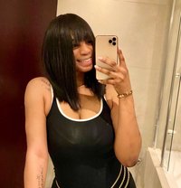 Kimchi - escort in Abidjan