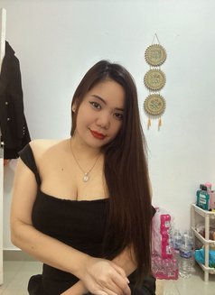Kimly - escort in Abu Dhabi Photo 4 of 8