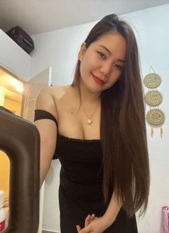 Kimly - escort in Abu Dhabi Photo 5 of 8