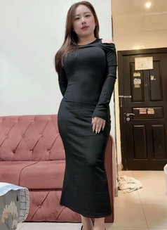 Kimly - escort in Abu Dhabi Photo 2 of 5