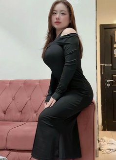 Kimly - escort in Abu Dhabi Photo 5 of 5