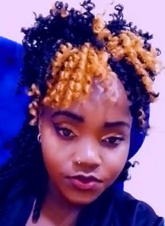 Kimmey - puta in Muscat Photo 5 of 6