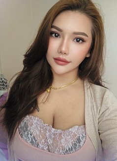 Kimmi - escort in Dubai Photo 5 of 6