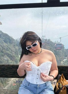 Kimmi - escort in Doha Photo 4 of 7