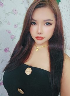 Kimmi - escort in Dubai Photo 1 of 6