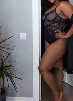 Kimmie - masseuse in Nairobi Photo 1 of 2