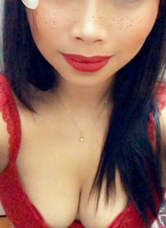 Kimmy - escort in Singapore Photo 4 of 5