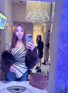 Kimmy - escort in Hong Kong Photo 7 of 7