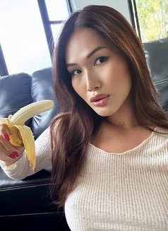 Kimmy - Transsexual escort in Berlin Photo 4 of 13