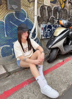 Kimmy - Transsexual escort in Taipei Photo 13 of 16