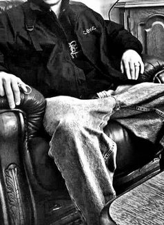 King Kong - Male escort in Karāchi Photo 1 of 1