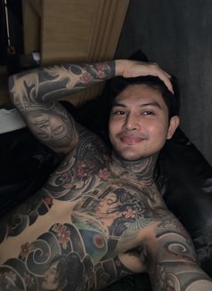 King Matt - Acompañantes masculino in Makati City Photo 2 of 7