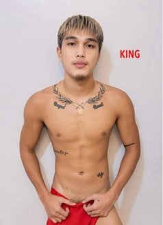 KING! Open for Camshow and Meet Up - Male escort in Manila Photo 5 of 6