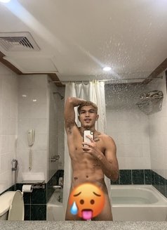 KING! Open for Camshow and Meet Up - Male escort in Manila Photo 6 of 6