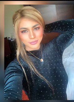 Poppers Kinky Mistress Pristine - Dominadora transexual in Dubai Photo 1 of 17