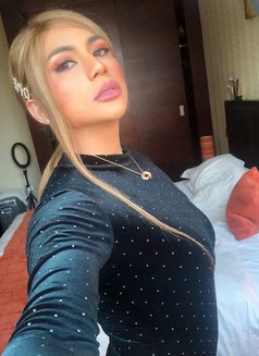 Poppers Kinky Mistress Pristine - Transsexual dominatrix in Dubai Photo 2 of 17