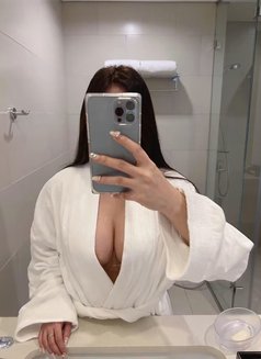 Veronica - escort in Tokyo Photo 7 of 8