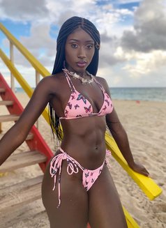 Kinny - escort in Ko Samui Photo 1 of 9