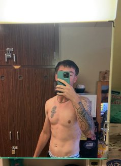 Kino - Acompañantes masculino in Okinawa Island Photo 2 of 4