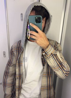 Kino - Acompañantes masculino in Okinawa Island Photo 4 of 4