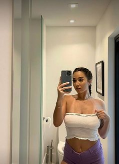 Kira - escort in Munich Photo 1 of 4