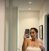 Kira - puta in Munich