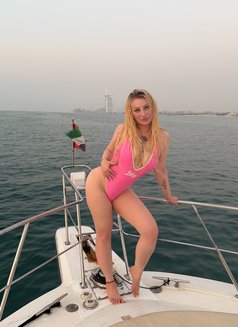 Kira - puta in Dubai Photo 6 of 10