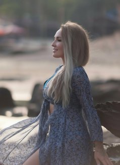 Kira, companion - Acompañante in New Delhi Photo 11 of 14