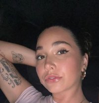 Kira - escort in Paris