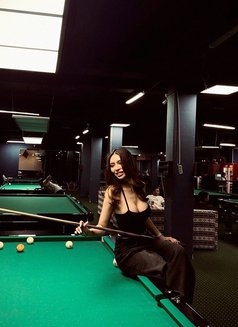 Kira - puta in Dubai Photo 8 of 9