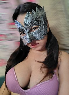 Kira Mits - Intérprete de adultos in Manila Photo 9 of 10